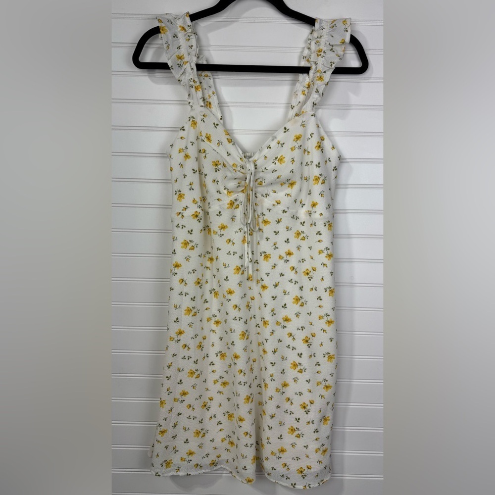 Bar III juniors white and yellow floral mini dress. Size small. NWT